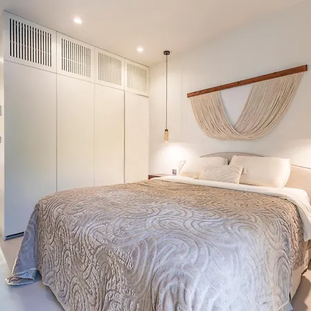 Yuna - Ultimate Surf Villa *