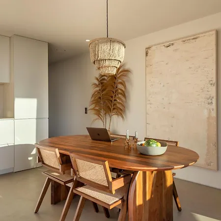 Yuna - Ultimate Surf Viana do Castelo