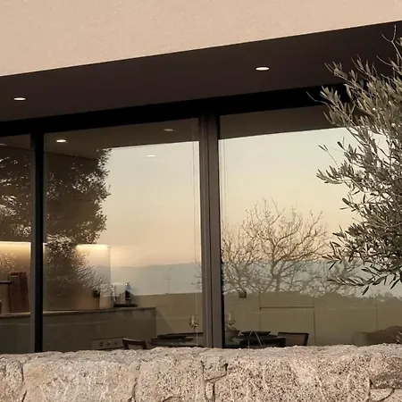 Yuna - Ultimate Surf Villa *