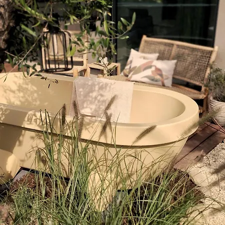 Yuna - Ultimate Surf Viana do Castelo